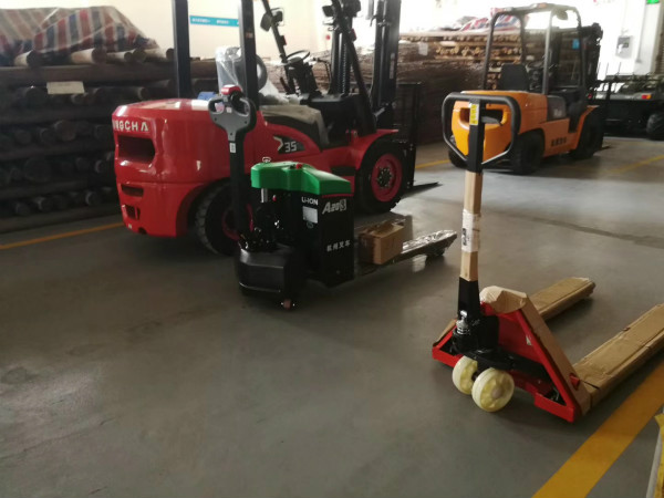 怎么操作叉車才安全？這些危險要規(guī)避！